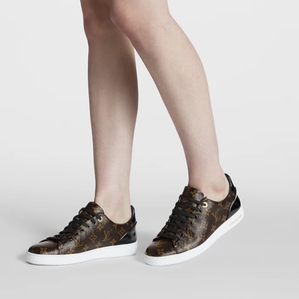 Louis Vuitton Monogram Canvas Sneakers - 100% Authentic. - Picture 4 of 7